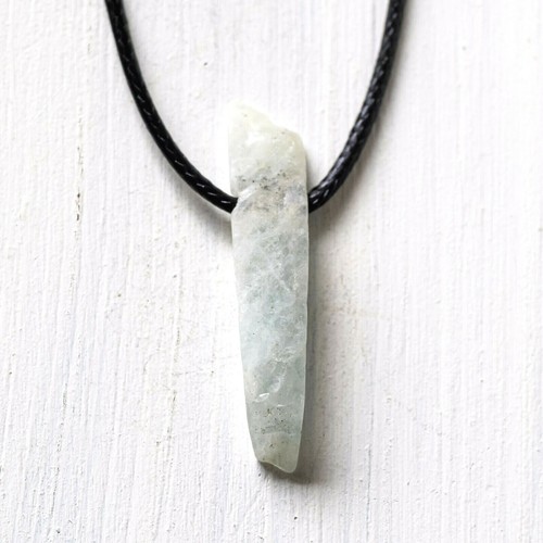 Collier pendentif plaque - , aigue
